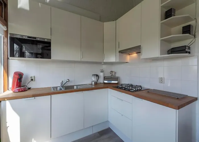 Semesterbostad Boerenslag-2 Bungalow, 5-guests Opposite Sint Maartensvlotbrug